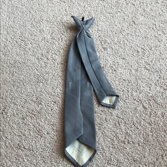 Elegant Silver Clip-On Tie - Picture 2 of 2